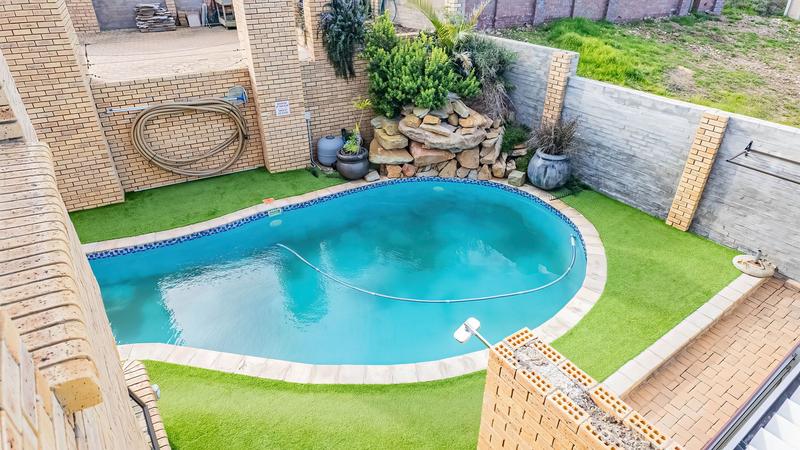 6 Bedroom Property for Sale in Dana Bay Western Cape